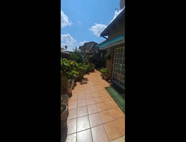 3 BEDROOM TOWNHOUSE FOR SALE IN SPRINGS